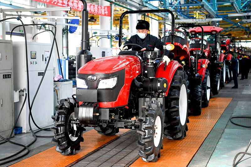 Medium and small-sized tractor production lines